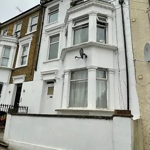  Homestay Elmdene Road