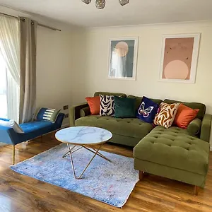  Holiday home Stunning 3 Bedroom Family House In London, Private Parking And Garden, With Great Transport Links To London, The Excel Centre, Canary Wharf, The O2!