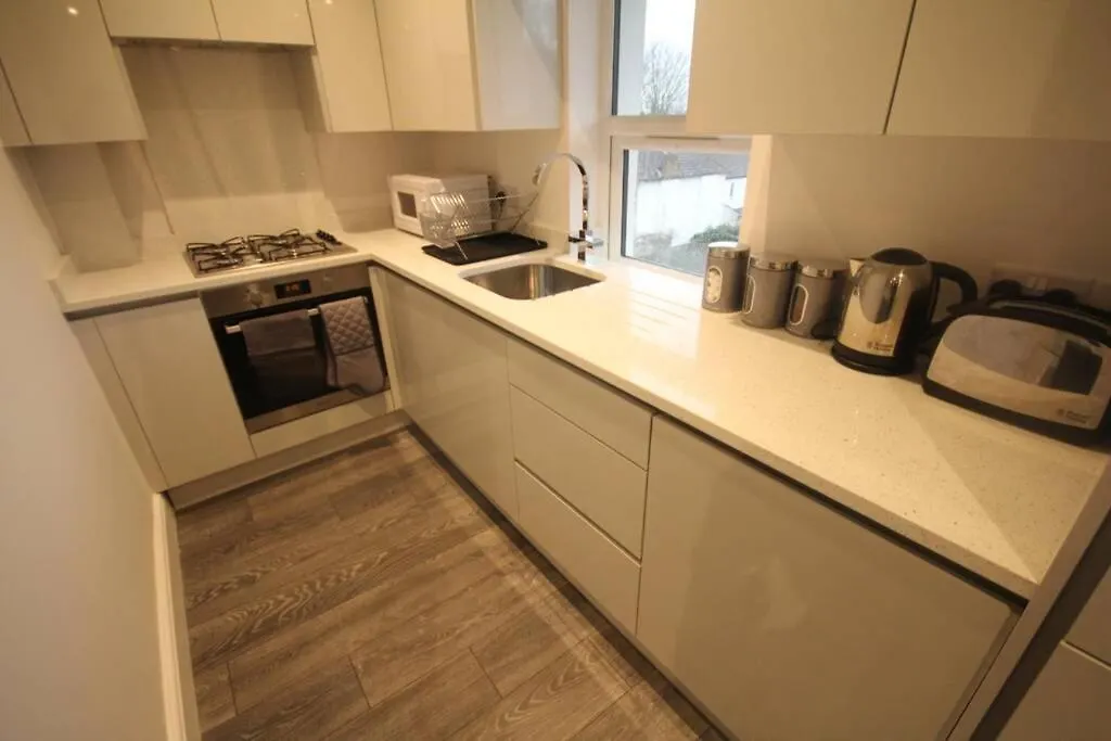 Great West Road Apartments Flat D London