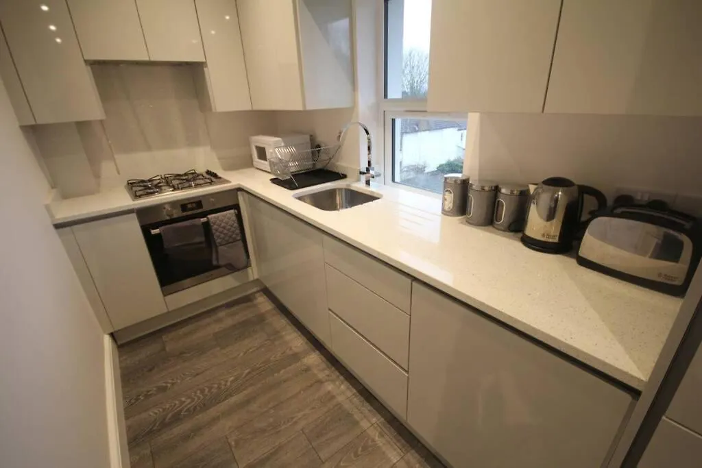 Great West Road Apartments Flat D London